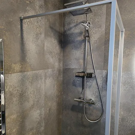 Artisa Riia Str 22 Luxury Penthouse 塔尔图
