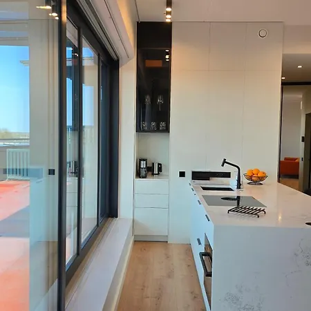 Artisa Penthouse I City View I Free Private Parking