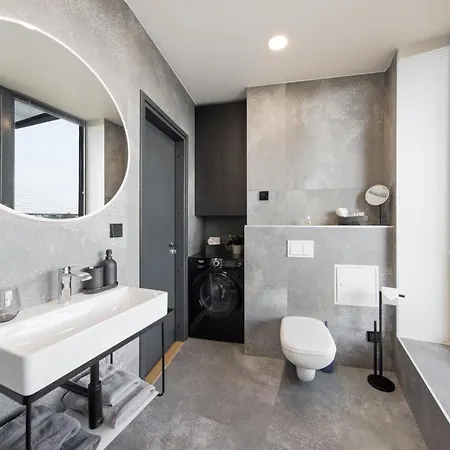 Artisa Riia Str 22 Luxury Penthouse 塔尔图