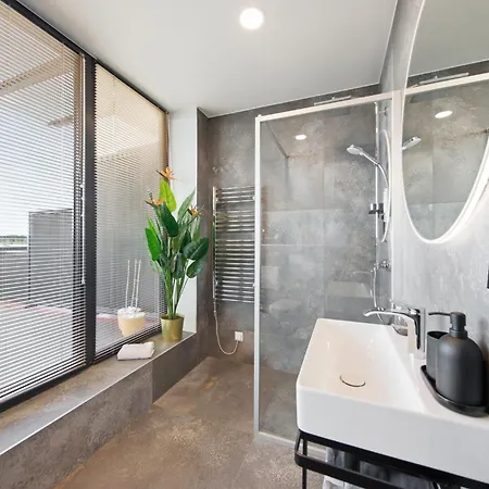 Artisa Riia Str 22 Luxury Penthouse 塔尔图