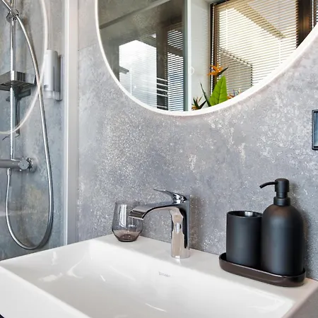 Artisa Riia Str 22 Luxury Penthouse * 塔尔图